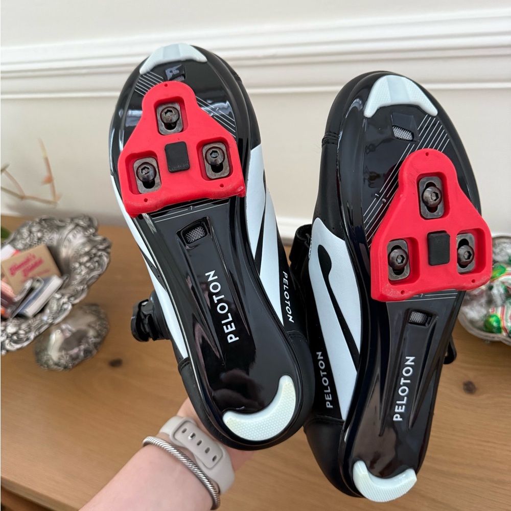 Women’s Peloton Shoes - Picture 2 of 3